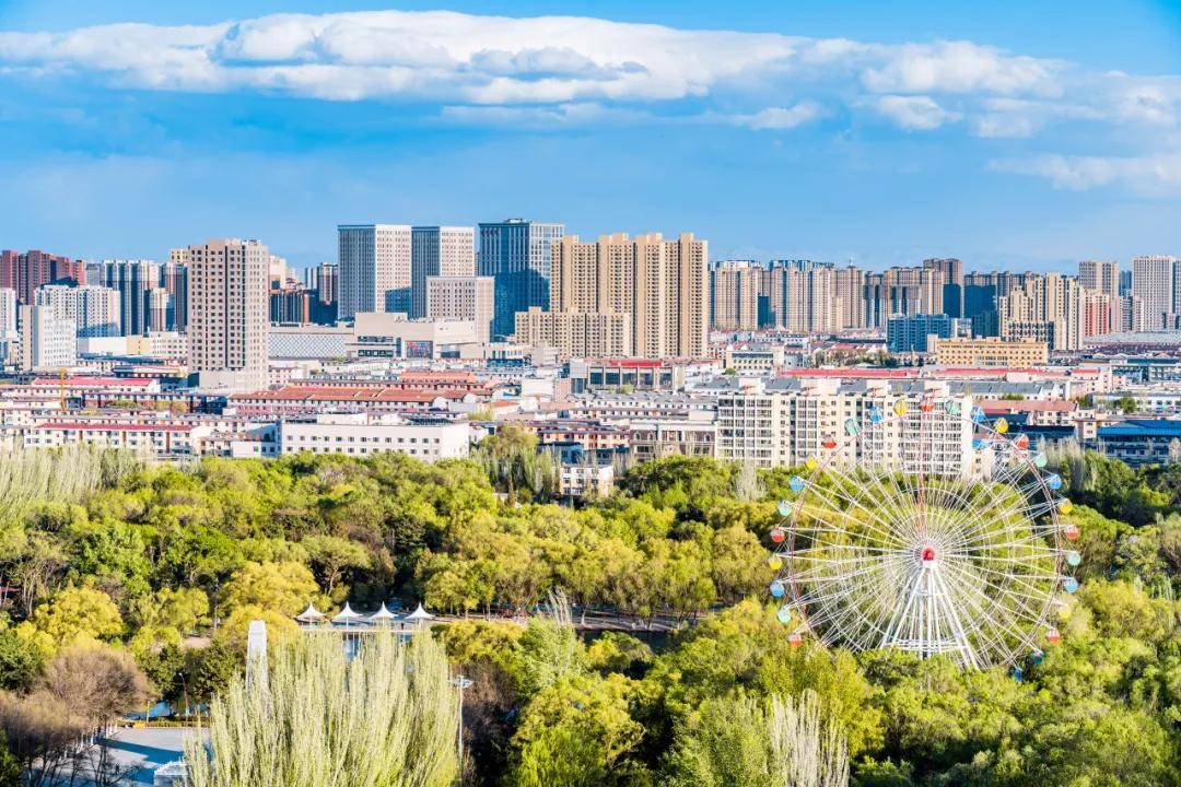 油纸伞下呼和浩特,寻梦古老街巷